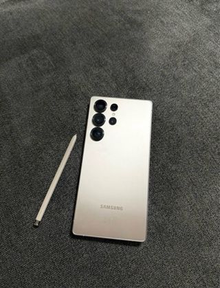 Samsung Galaxy S25 Ultra con S Pen