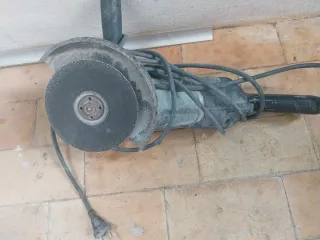 Amoladora angular con disco y maletín