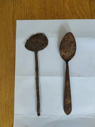 Badila y cuchara muy antiguas.