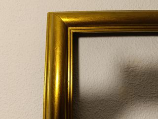 Marco para cuadro de madera dorado