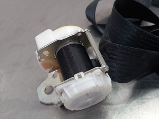 CINTURON SEGURIDAD TRASERO CENTRAL TOYOTA YARIS (