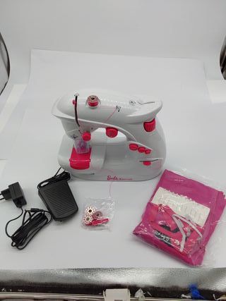 Maped Creativ Taller de Costura Barbie, Set de Manualidades Infantiles para Niños, Incluye Máquina de Coser y Materiales para 4