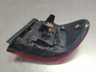 PILOTO TRASERO IZQUIERDO NISSAN PRIMERA BERL./ TR