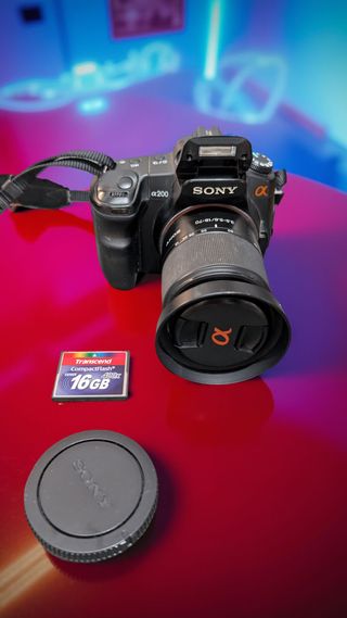 Cámara Sony A200 + Objetivo 18-70 + Tarjeta