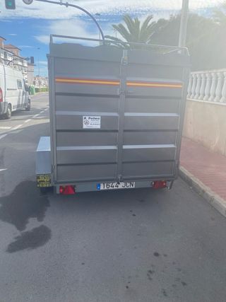 Remolque cerrado 2 ejes alquiler con freno 40€