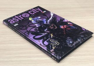Libro de ASTRO CITY: CAMBIOS. ECC. Nuevo.