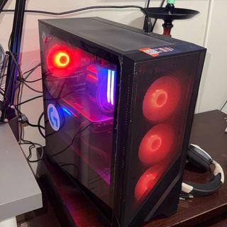 PC Gaming con luces RGB y volante t300