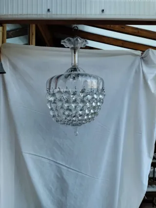 Antigua lámpara de cristal con cristales