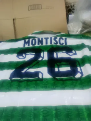 Maglietta sportiva a righe verdi e bianche