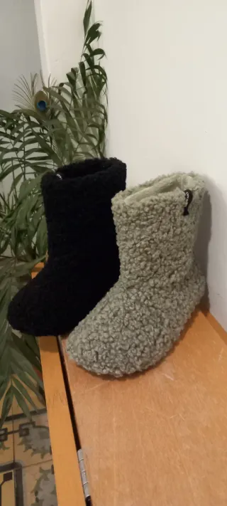 Pantuflas Botita Verbenas Negras y Grises