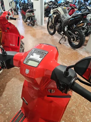 Lambretta X300 Roja