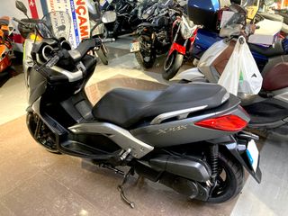 Yamaha X-MAX 250