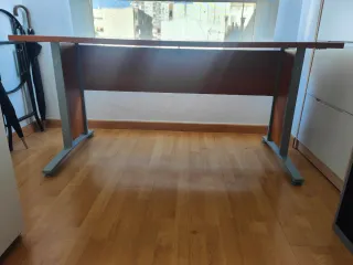 Mesa de escritorio madera y metal