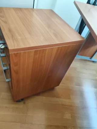 Mesa de escritorio madera y metal