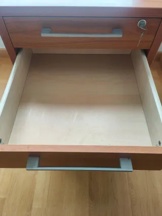 Mesa de escritorio madera y metal