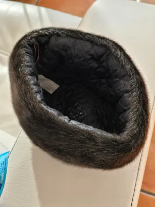 Gorro de pelo negro