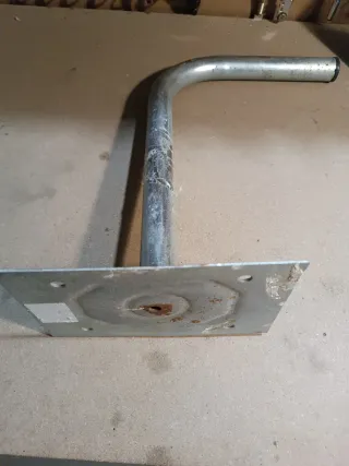 Soporte de antena metálico