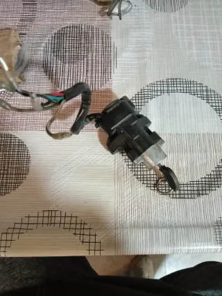 Bombín de moto con llaves