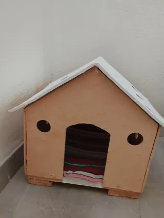 Casa para perro de madera