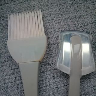 Utensilios panificadora: pincel, cuchilla y cuchar