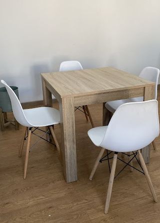 Mesa de comedor 80x80cm con 4 sillas nórdicas