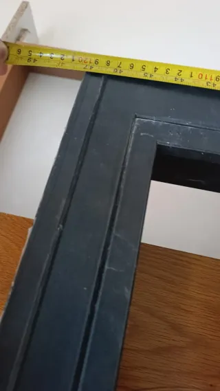 Puerta de hierro con rejas