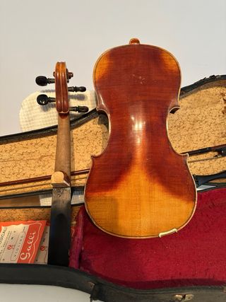Violino com caixa e arco