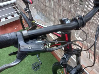 Bicicleta Montaña GT Avalanche Negra/Roja