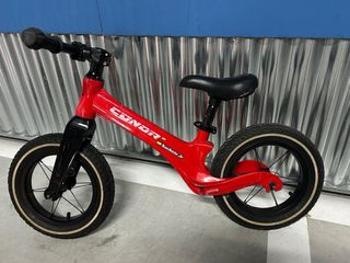 Bicicleta de equilibrio Conor Roja