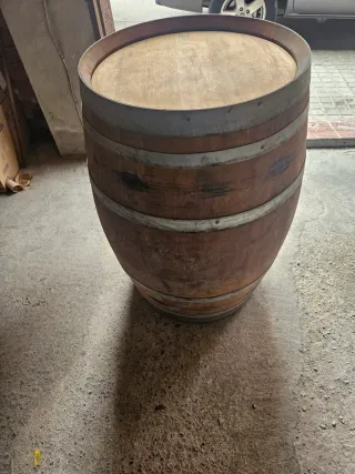 Barrica de vino de madera Tengo varias unidades.