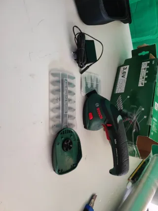 Tijeras Cortacésped Bosch Isio 3.6V