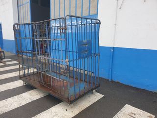 CONTENEDOR JAULA METÁLICO CON RUEDAS