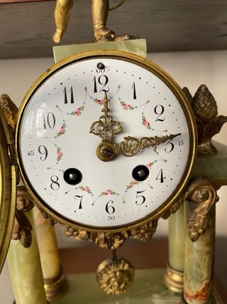 Reloj Francés de Ónix con Cupido