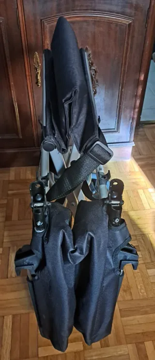 Silla de ruedas ligera plegable