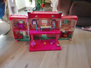 Casa de muñecas de juguete