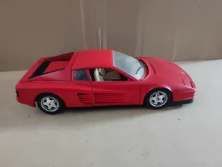 Burago Ferrari Testarossa 1:18