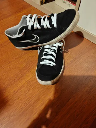 Scarpe Nike nere e bianche Buone condizioni