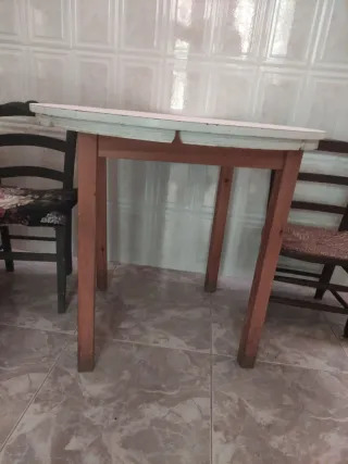 Mesa redonda estilo abuelera