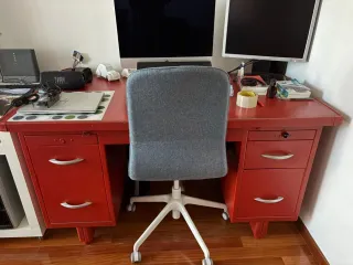 Escritorio vintage rojo restaurado, años 60