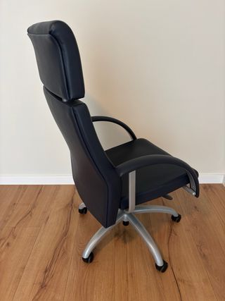 Sillón de oficina ergonómico negro