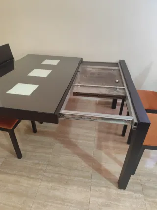 Mesa Comedor Cristal y Sillas Naranja