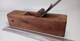 Cepillo de carpintero antiguo