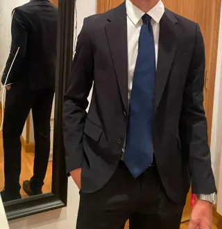 Traje de chaqueta y pantalón azul marino oscuro
