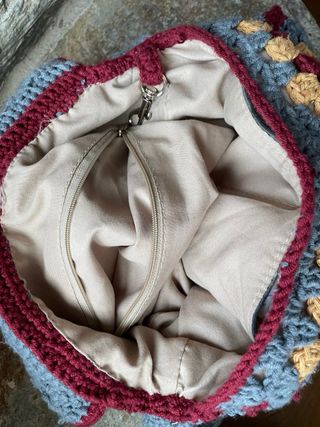 Bolso de ganchillo hecho a mano