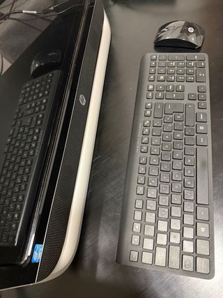 Ordenador HP Pavilion 23 All-in-One,muy cuidado