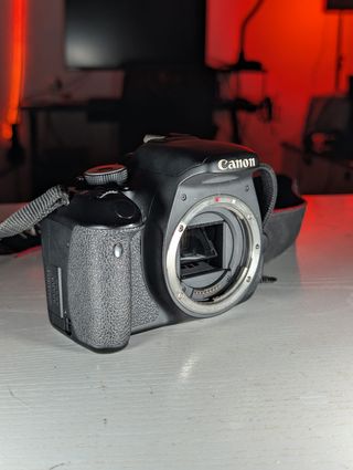 Cámara Canon EOS 600D + Accesorios