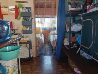 Caravana grande con pérgola .