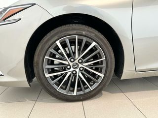 Lexus ES  2.5 300h Premium