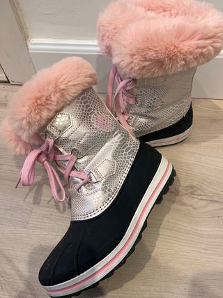 Botas de nieve apreski rosas y plateadas