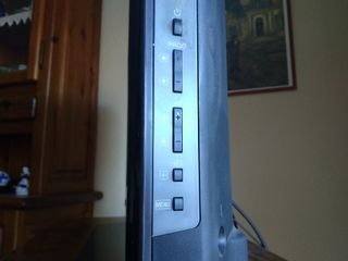 TV Sony KDL-32S5600 con pie y mando